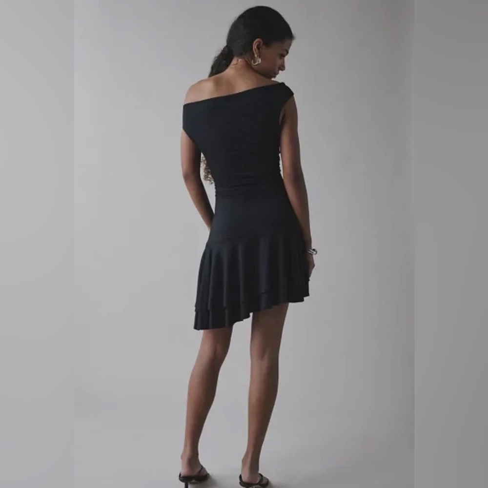 Elegant Black Off-Shoulder Dress - Picture 2 of 3